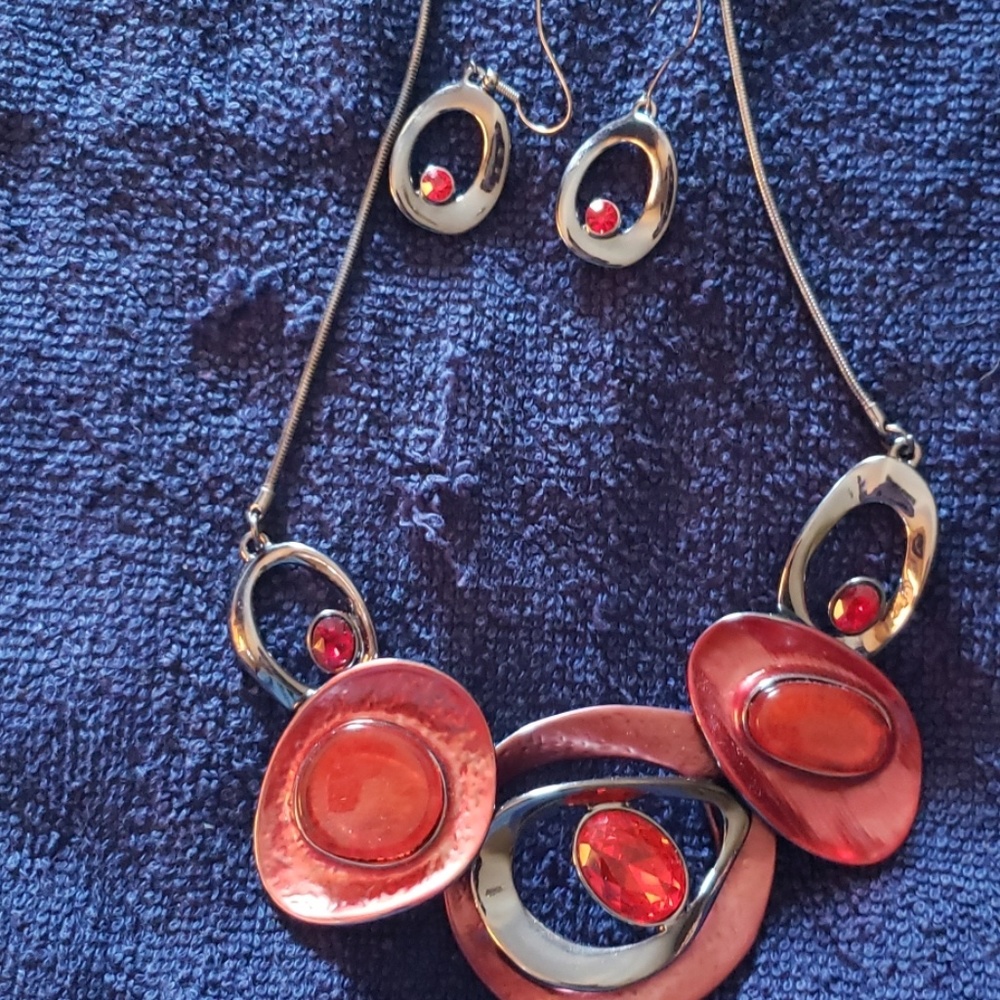 Multi color necklace